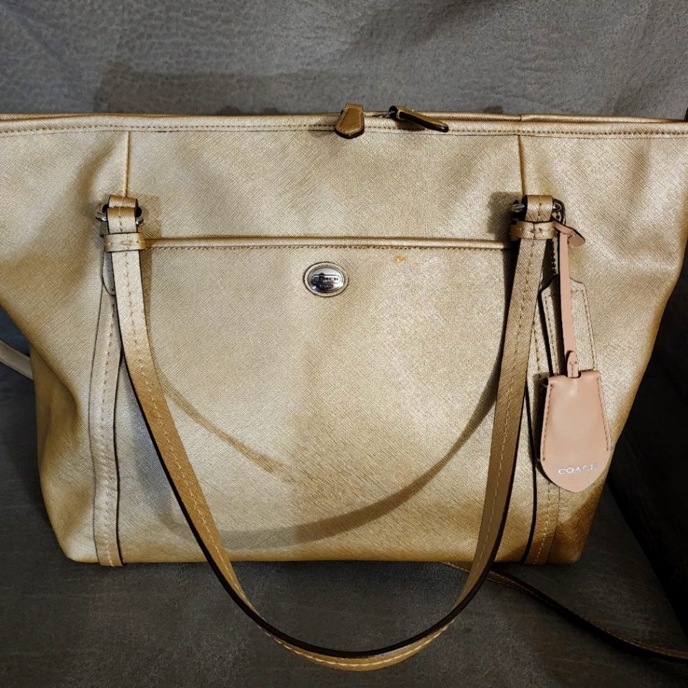 EUC Coach Peyton Tote/Crossbody 2way zipper bag